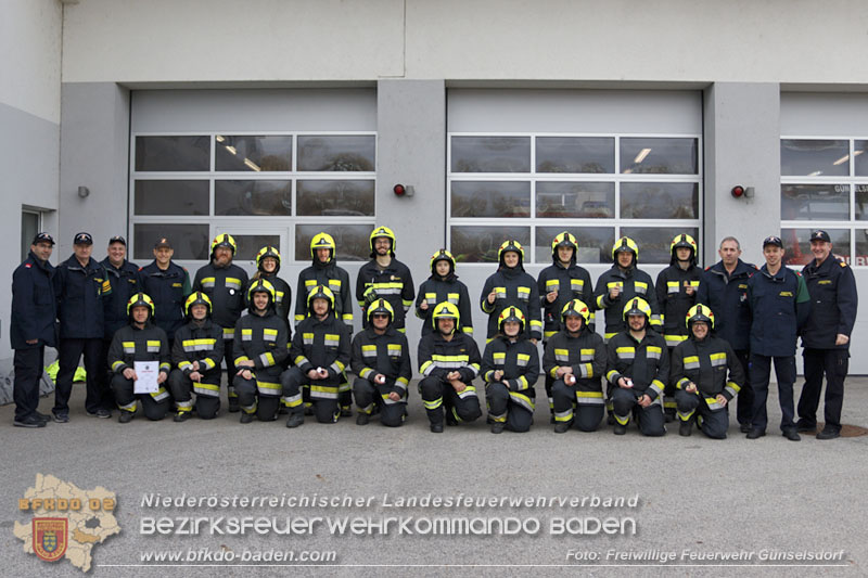 20250201_Weiße Fahne bei der Ausbildungsprüfung Technische Hilfeleistung in Bronze u. Silber in Günselsdorf  Foto: Freiwillige Feuerwehr Günselsdorf