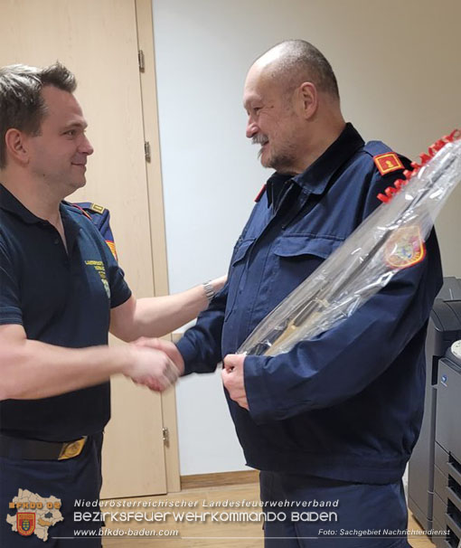 Eine goldene" Aufmerksamkeit vom Team Nachrichtendienst für Werner Bodansky aufgrund seiner langjährigen Tätigkeiten Eine goldene" Aufmerksamkeit vom Team Nachrichtendienst für Werner Bodansky aufgrund seiner langjährigen Tätigkeiten