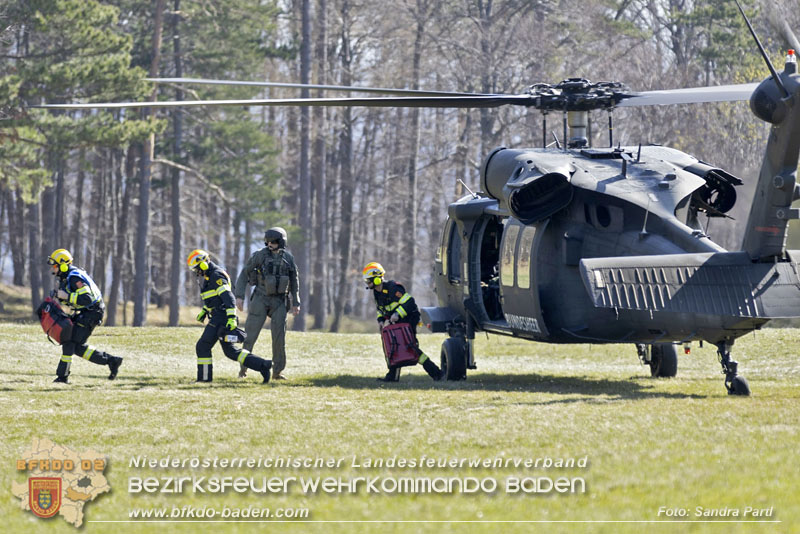 20250412_NÖ Waldbrand im Triestingtal Bzirk BADEN - Flugdienst Feuerwehr - Bundesheer und Polizei probt den Ernstfall 20250412_NÖ Waldbrand im Triestingtal Bzirk BADEN - Flugdienst Feuerwehr - Bundesheer und Polizei probt den Ernstfall