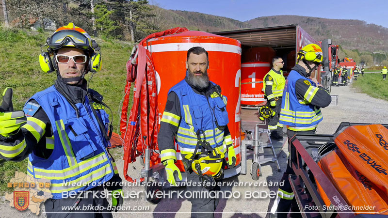 20250412_NÖ Waldbrand im Triestingtal Bzirk BADEN - Flugdienst Feuerwehr - Bundesheer und Polizei probt den Ernstfall 20250412_NÖ Waldbrand im Triestingtal Bzirk BADEN - Flugdienst Feuerwehr - Bundesheer und Polizei probt den Ernstfall