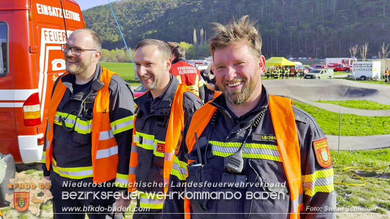 20250412_NÖ Waldbrand im Triestingtal Bzirk BADEN - Flugdienst Feuerwehr - Bundesheer und Polizei probt den Ernstfall 20250412_NÖ Waldbrand im Triestingtal Bzirk BADEN - Flugdienst Feuerwehr - Bundesheer und Polizei probt den Ernstfall