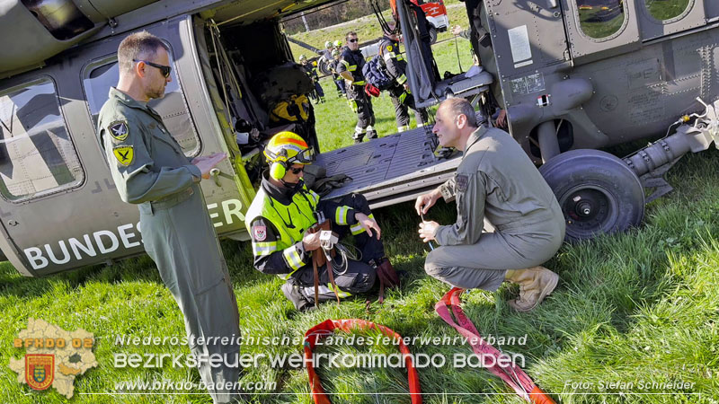 20250412_NÖ Waldbrand im Triestingtal Bzirk BADEN - Flugdienst Feuerwehr - Bundesheer und Polizei probt den Ernstfall 20250412_NÖ Waldbrand im Triestingtal Bzirk BADEN - Flugdienst Feuerwehr - Bundesheer und Polizei probt den Ernstfall