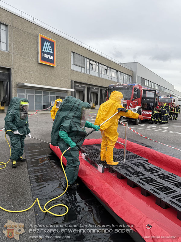 20250517_Schadstoffübung beim HOFER Zentrallager in Trumau  Foto: Stefan Schneider BFKDO BADEN