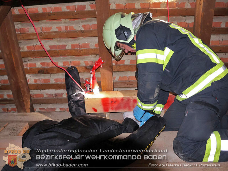 20250705_Menschenrettungsübung  vom Kirchturm in Pottenstein   Foto: ASB Markus Hackl FF Pottenstein