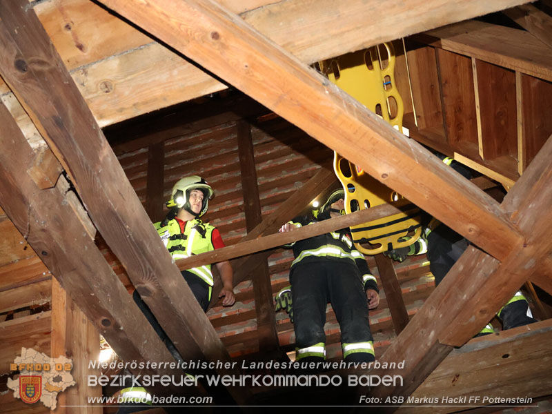 20250705_Menschenrettungsübung  vom Kirchturm in Pottenstein   Foto: ASB Markus Hackl FF Pottenstein