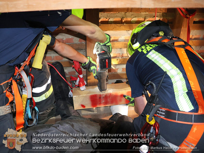 20250705_Menschenrettungsübung  vom Kirchturm in Pottenstein   Foto: ASB Markus Hackl FF Pottenstein