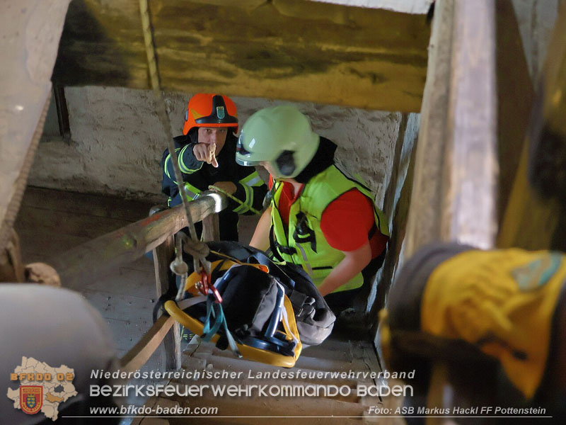 20250705_Menschenrettungsübung  vom Kirchturm in Pottenstein   Foto: ASB Markus Hackl FF Pottenstein