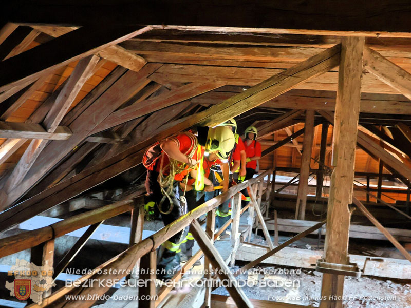 20250705_Menschenrettungsübung  vom Kirchturm in Pottenstein   Foto: ASB Markus Hackl FF Pottenstein