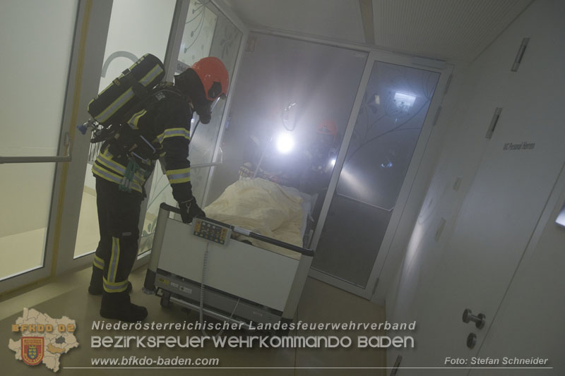 20251105_Einsatzkräfte trainierten den Ernstfall - Erfolgreiche Feuerwehrübung am Klinikstandort Baden Foto: Stefan Schneider 20251105_Einsatzkräfte trainierten den Ernstfall - Erfolgreiche Feuerwehrübung am Klinikstandort Baden Foto: Stefan Schneider