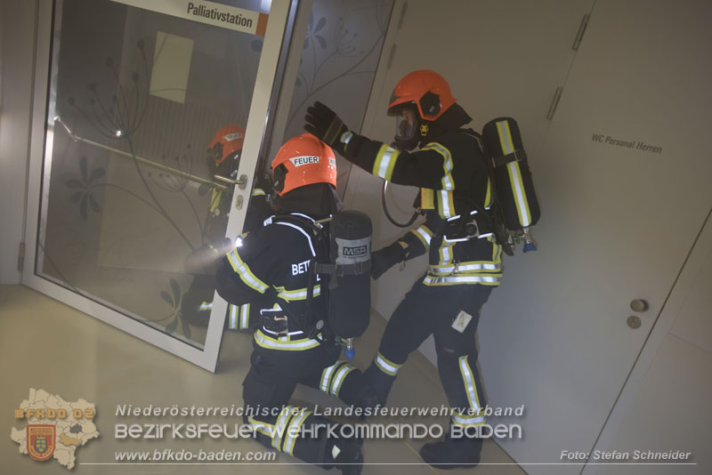 20251105_Einsatzkräfte trainierten den Ernstfall - Erfolgreiche Feuerwehrübung am Klinikstandort Baden Foto: Stefan Schneider 20251105_Einsatzkräfte trainierten den Ernstfall - Erfolgreiche Feuerwehrübung am Klinikstandort Baden Foto: Stefan Schneider