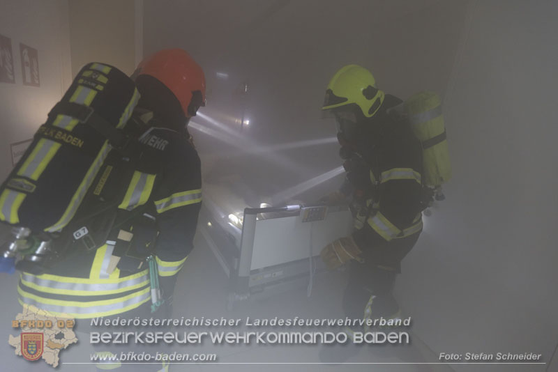 20251105_Einsatzkräfte trainierten den Ernstfall - Erfolgreiche Feuerwehrübung am Klinikstandort Baden Foto: Stefan Schneider 20251105_Einsatzkräfte trainierten den Ernstfall - Erfolgreiche Feuerwehrübung am Klinikstandort Baden Foto: Stefan Schneider