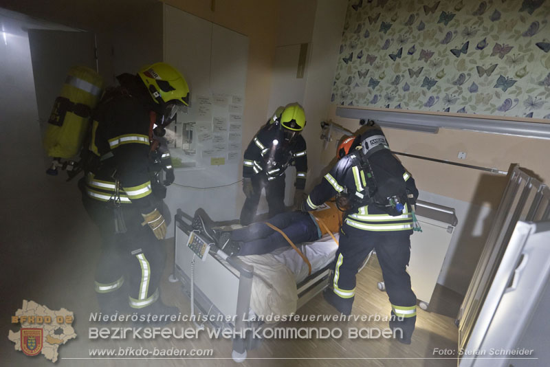 20251105_Einsatzkräfte trainierten den Ernstfall - Erfolgreiche Feuerwehrübung am Klinikstandort Baden Foto: Stefan Schneider 20251105_Einsatzkräfte trainierten den Ernstfall - Erfolgreiche Feuerwehrübung am Klinikstandort Baden Foto: Stefan Schneider