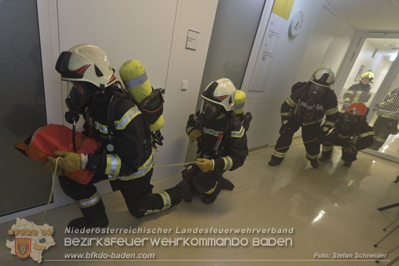 20251105_Einsatzkräfte trainierten den Ernstfall - Erfolgreiche Feuerwehrübung am Klinikstandort Baden Foto: Stefan Schneider 20251105_Einsatzkräfte trainierten den Ernstfall - Erfolgreiche Feuerwehrübung am Klinikstandort Baden Foto: Stefan Schneider