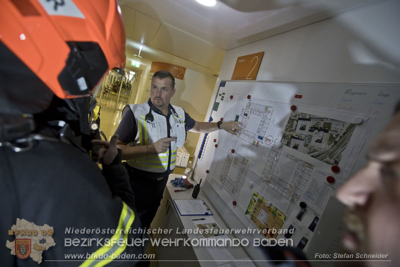 20251105_Einsatzkräfte trainierten den Ernstfall - Erfolgreiche Feuerwehrübung am Klinikstandort Baden Foto: Stefan Schneider 20251105_Einsatzkräfte trainierten den Ernstfall - Erfolgreiche Feuerwehrübung am Klinikstandort Baden Foto: Stefan Schneider