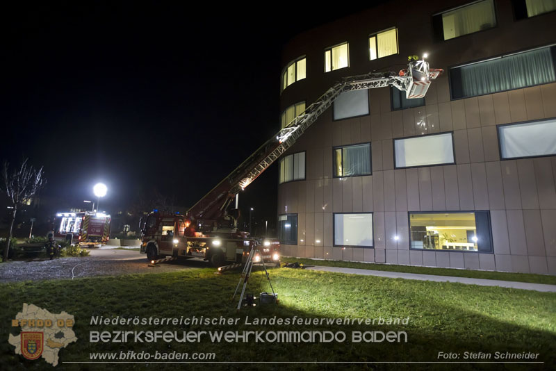 20251105_Einsatzkräfte trainierten den Ernstfall - Erfolgreiche Feuerwehrübung am Klinikstandort Baden Foto: Stefan Schneider 20251105_Einsatzkräfte trainierten den Ernstfall - Erfolgreiche Feuerwehrübung am Klinikstandort Baden Foto: Stefan Schneider
