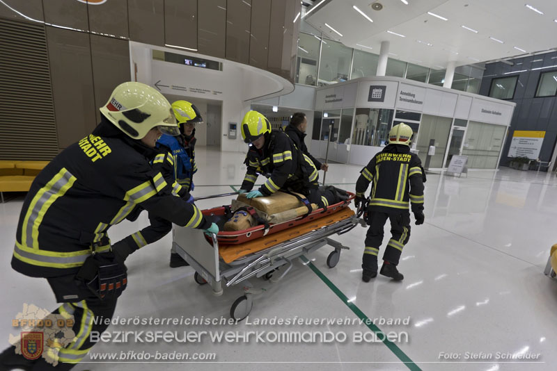 20251105_Einsatzkräfte trainierten den Ernstfall - Erfolgreiche Feuerwehrübung am Klinikstandort Baden Foto: Stefan Schneider 20251105_Einsatzkräfte trainierten den Ernstfall - Erfolgreiche Feuerwehrübung am Klinikstandort Baden Foto: Stefan Schneider