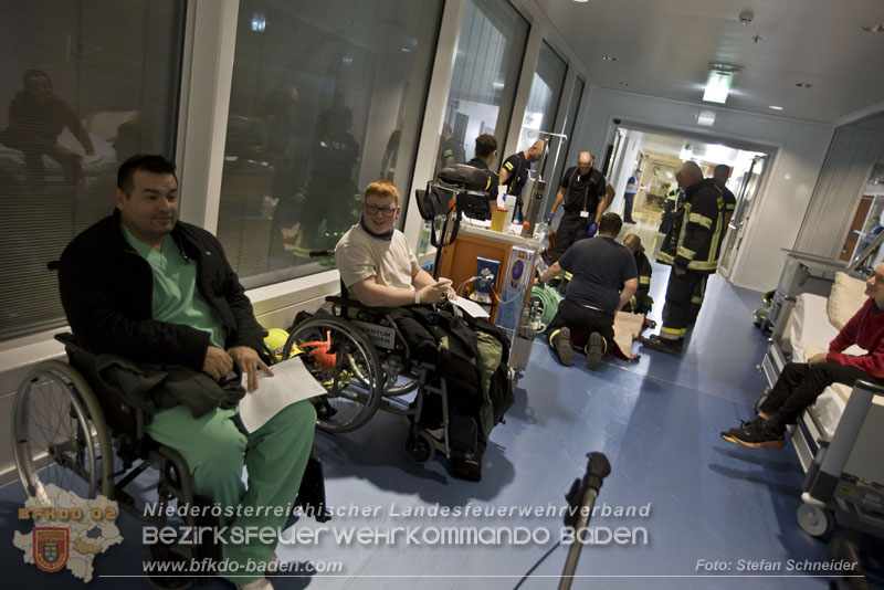 20251105_Einsatzkräfte trainierten den Ernstfall - Erfolgreiche Feuerwehrübung am Klinikstandort Baden Foto: Stefan Schneider 20251105_Einsatzkräfte trainierten den Ernstfall - Erfolgreiche Feuerwehrübung am Klinikstandort Baden Foto: Stefan Schneider