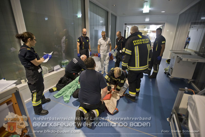 20251105_Einsatzkräfte trainierten den Ernstfall - Erfolgreiche Feuerwehrübung am Klinikstandort Baden Foto: Stefan Schneider 20251105_Einsatzkräfte trainierten den Ernstfall - Erfolgreiche Feuerwehrübung am Klinikstandort Baden Foto: Stefan Schneider