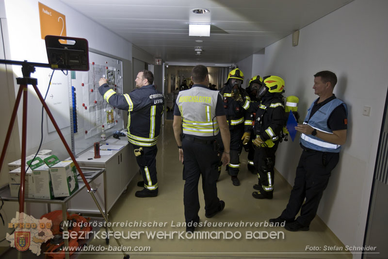 20251105_Einsatzkräfte trainierten den Ernstfall - Erfolgreiche Feuerwehrübung am Klinikstandort Baden Foto: Stefan Schneider 20251105_Einsatzkräfte trainierten den Ernstfall - Erfolgreiche Feuerwehrübung am Klinikstandort Baden Foto: Stefan Schneider