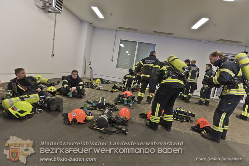20251105_Einsatzkräfte trainierten den Ernstfall - Erfolgreiche Feuerwehrübung am Klinikstandort Baden Foto: Stefan Schneider 20251105_Einsatzkräfte trainierten den Ernstfall - Erfolgreiche Feuerwehrübung am Klinikstandort Baden Foto: Stefan Schneider