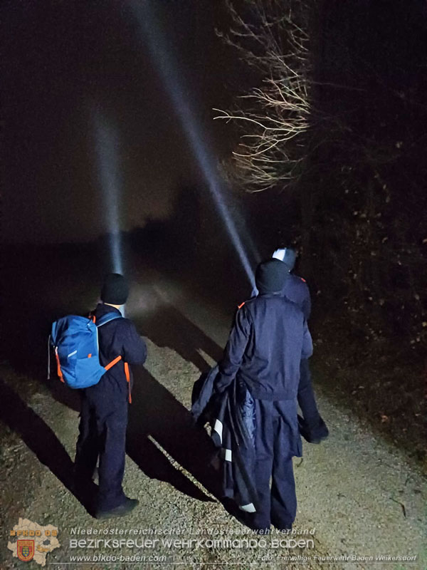 20251108_Nachtwanderung der Feuerwehrjugend des Bezirks Baden in Aigen