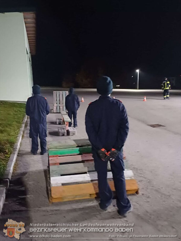 20251108_Nachtwanderung der Feuerwehrjugend des Bezirks Baden in Aigen