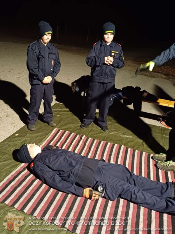 20251108_Nachtwanderung der Feuerwehrjugend des Bezirks Baden in Aigen