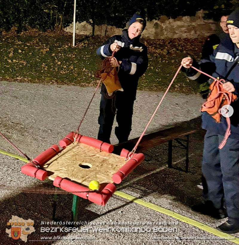20251108_Nachtwanderung der Feuerwehrjugend des Bezirks Baden in Aigen