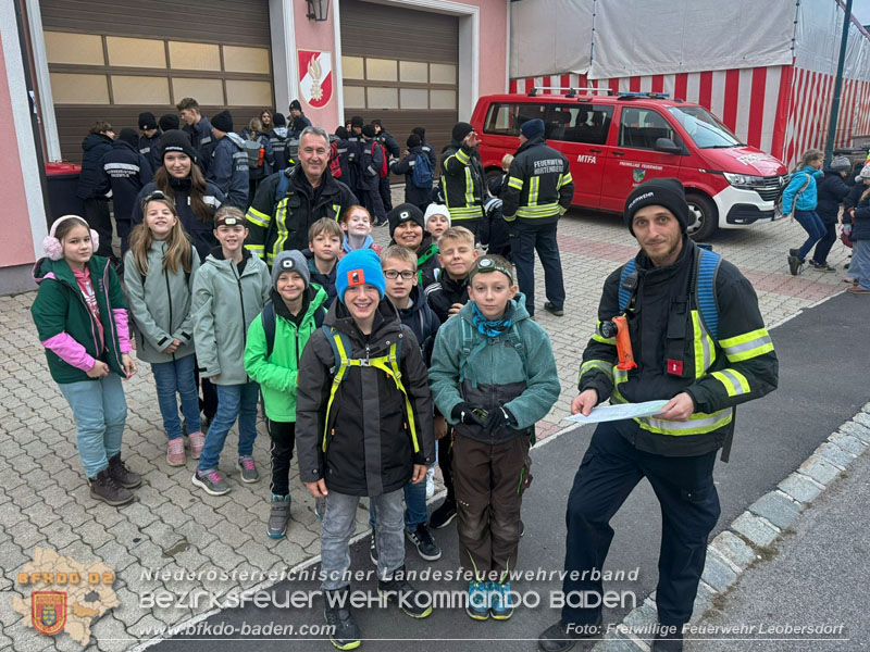 20251108_Nachtwanderung der Feuerwehrjugend des Bezirks Baden in Aigen