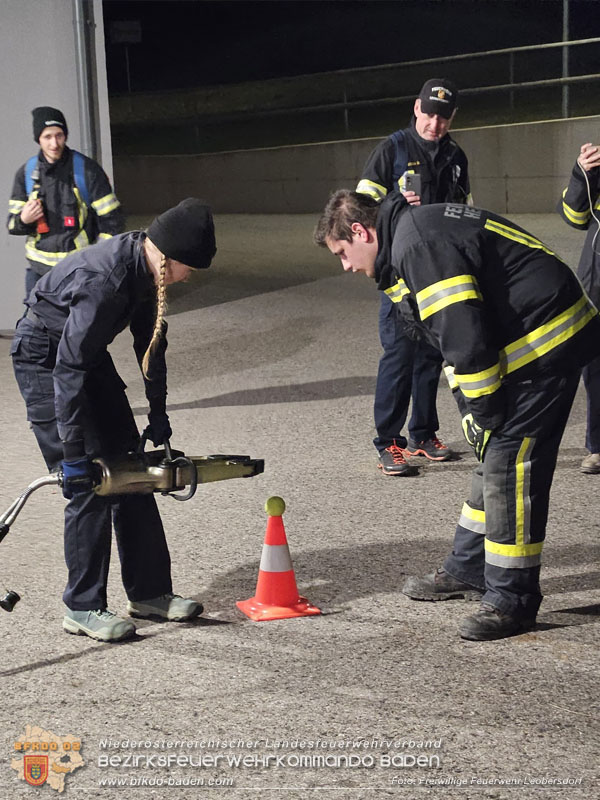 20251108_Nachtwanderung der Feuerwehrjugend des Bezirks Baden in Aigen