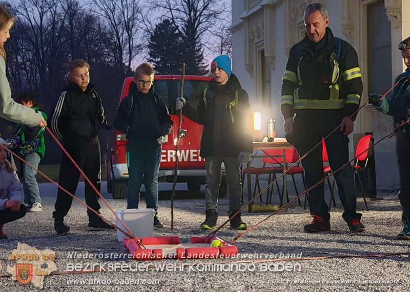 20251108_Nachtwanderung der Feuerwehrjugend des Bezirks Baden in Aigen