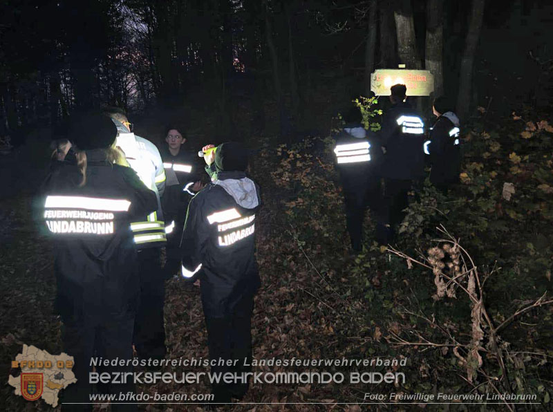 20251108_Nachtwanderung der Feuerwehrjugend des Bezirks Baden in Aigen