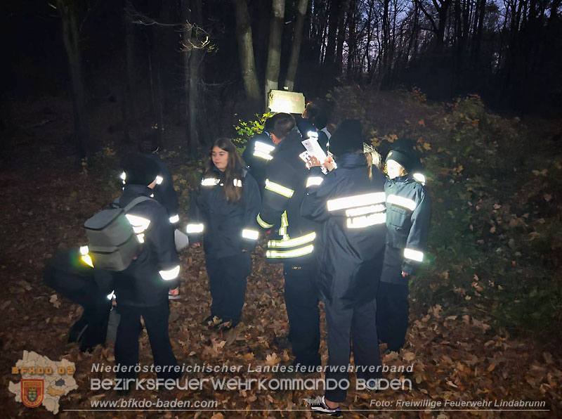 20251108_Nachtwanderung der Feuerwehrjugend des Bezirks Baden in Aigen
