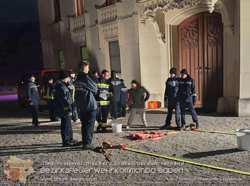 20251108_Nachtwanderung der Feuerwehrjugend des Bezirks Baden in Aigen