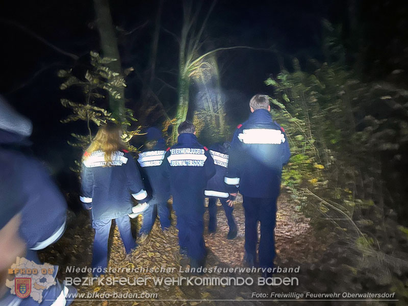 20251108_Nachtwanderung der Feuerwehrjugend des Bezirks Baden in Aigen