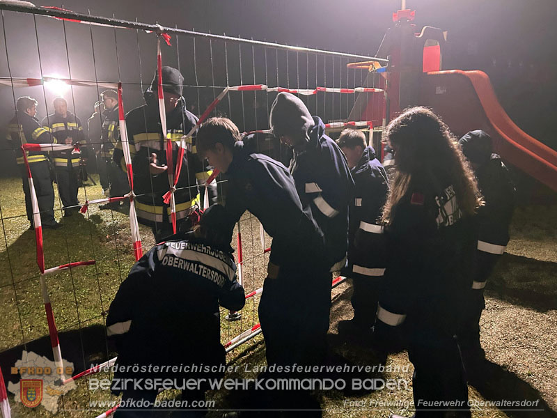 20251108_Nachtwanderung der Feuerwehrjugend des Bezirks Baden in Aigen