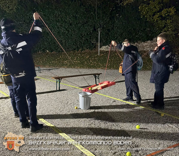 20251108_Nachtwanderung der Feuerwehrjugend des Bezirks Baden in Aigen