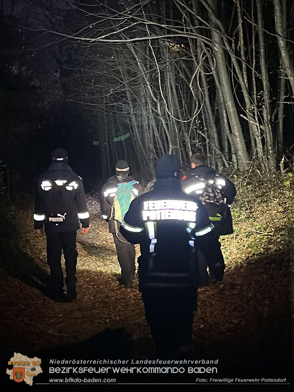 20251108_Nachtwanderung der Feuerwehrjugend des Bezirks Baden in Aigen