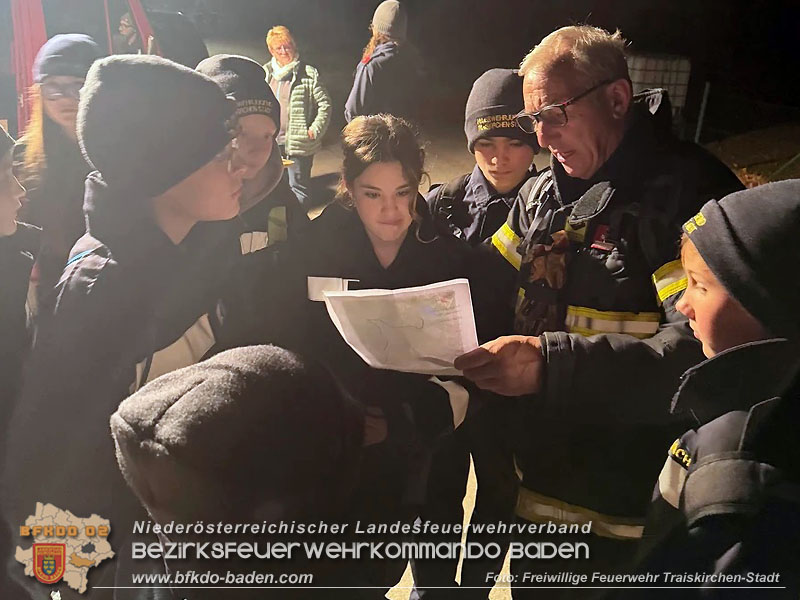 20251108_Nachtwanderung der Feuerwehrjugend des Bezirks Baden in Aigen