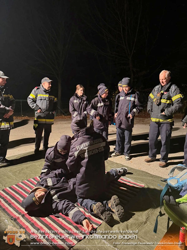 20251108_Nachtwanderung der Feuerwehrjugend des Bezirks Baden in Aigen