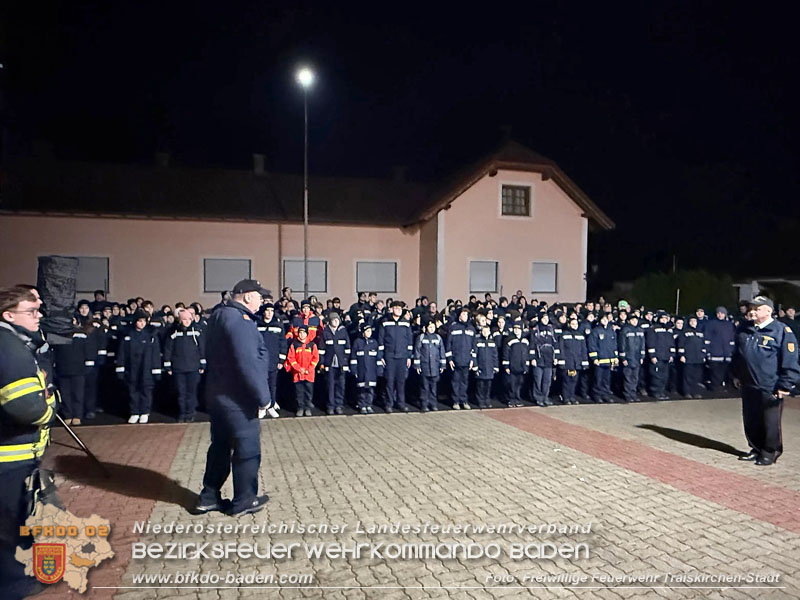 20251108_Nachtwanderung der Feuerwehrjugend des Bezirks Baden in Aigen