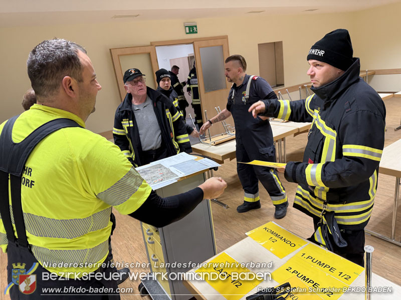 20251122_1. ZUG der 2. KHD Bereitschaft uebt am Gelaende des Tritolwerk  Foto: S5 Stefan Schneider BFKDO BADEN