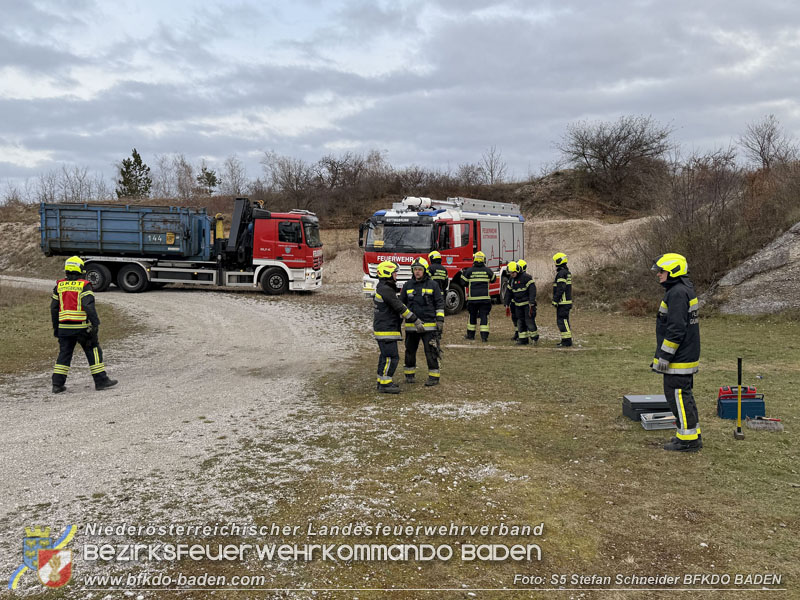 20251122_1. ZUG der 2. KHD Bereitschaft uebt am Gelaende des Tritolwerk  Foto: S5 Stefan Schneider BFKDO BADEN