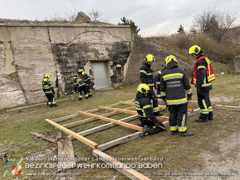20251122_1. ZUG der 2. KHD Bereitschaft uebt am Gelaende des Tritolwerk  Foto: S5 Stefan Schneider BFKDO BADEN