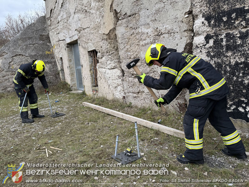20251122_1. ZUG der 2. KHD Bereitschaft uebt am Gelaende des Tritolwerk  Foto: S5 Stefan Schneider BFKDO BADEN