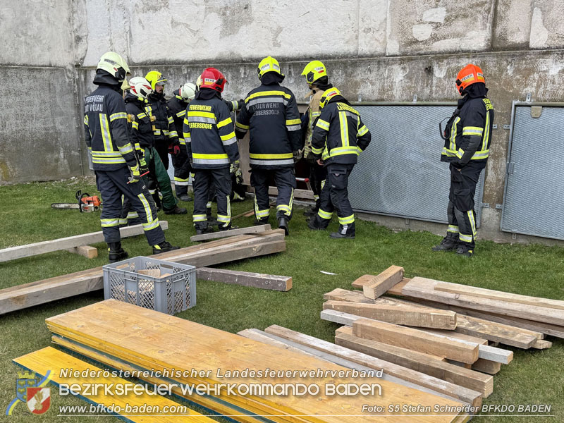 20251122_1. ZUG der 2. KHD Bereitschaft uebt am Gelaende des Tritolwerk  Foto: S5 Stefan Schneider BFKDO BADEN