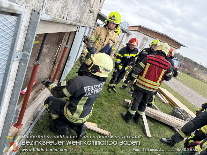 20251122_1. ZUG der 2. KHD Bereitschaft uebt am Gelaende des Tritolwerk  Foto: S5 Stefan Schneider BFKDO BADEN