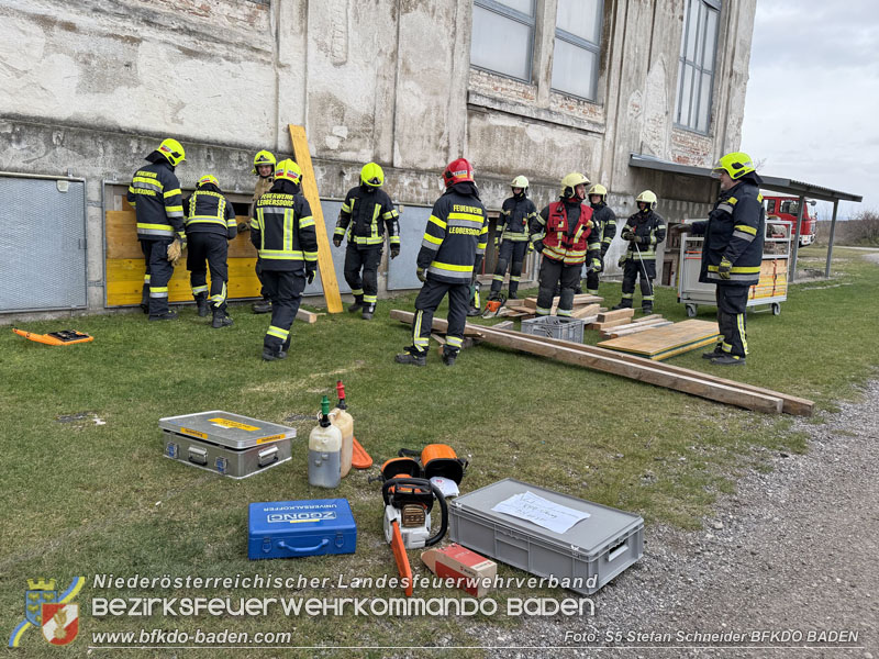 20251122_1. ZUG der 2. KHD Bereitschaft uebt am Gelaende des Tritolwerk  Foto: S5 Stefan Schneider BFKDO BADEN