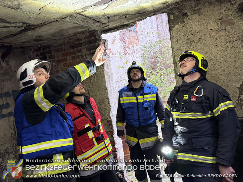 20251122_1. ZUG der 2. KHD Bereitschaft uebt am Gelaende des Tritolwerk  Foto: S5 Stefan Schneider BFKDO BADEN