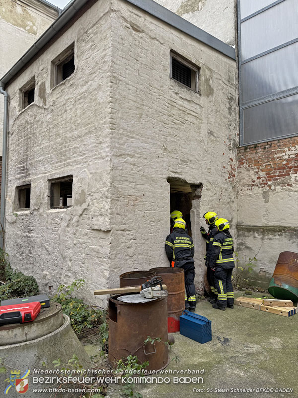 20251122_1. ZUG der 2. KHD Bereitschaft uebt am Gelaende des Tritolwerk  Foto: S5 Stefan Schneider BFKDO BADEN